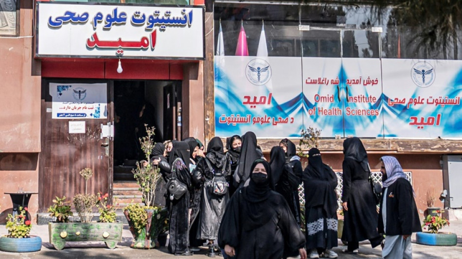 Le d&eacute;sespoir gagne les Afghanes en &eacute;cole d'infirmi&egrave;res, dans le viseur des talibans