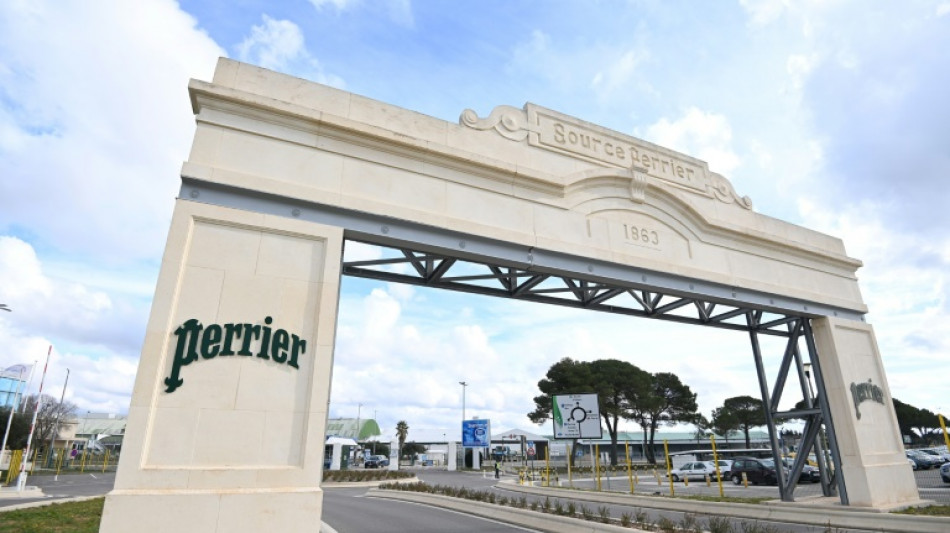 L'eau de Perrier a deux mois pour se mettre en conformit&eacute;, l'avenir reste incertain