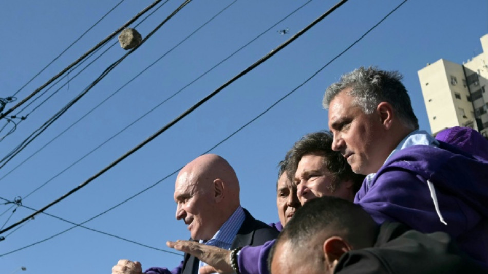 Argentiniens Pr&auml;sident Milei bei Wahlkampfauftritt mit Steinen beworfen