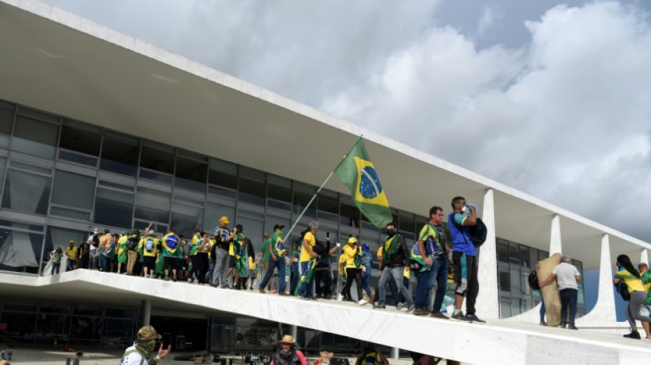 Vidrios rotos y pillaje en invasi&oacute;n del Congreso por bolsonaristas en Brasilia
