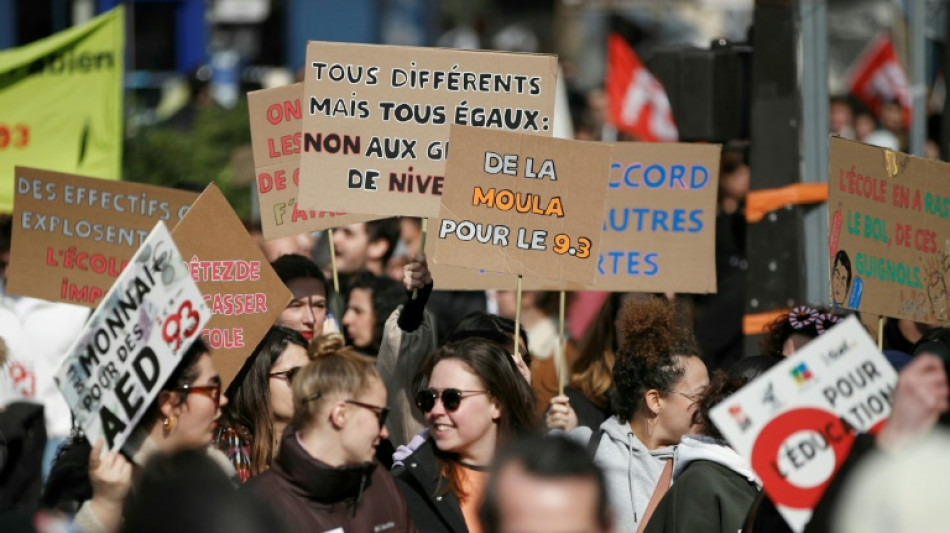 Education: le public dans la rue, le priv&eacute; dans le viseur de d&eacute;put&eacute;s