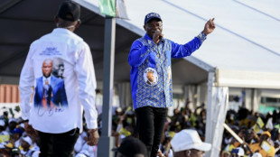 Gabão elege seu presidente após 19 meses de regime militar