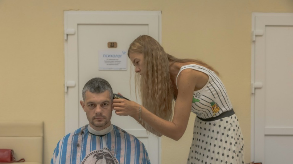 En Ukraine, un salon de beaut&eacute; aide les soldats traumatis&eacute;s &agrave; renouer avec la normalit&eacute;