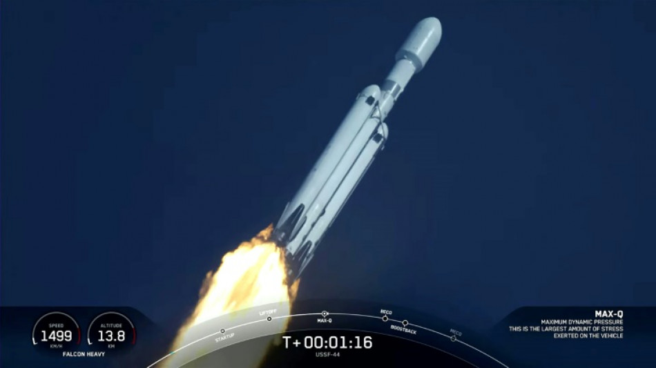SpaceX a fait voler sa fus&eacute;e lourde Falcon Heavy pour la premi&egrave;re fois en trois ans