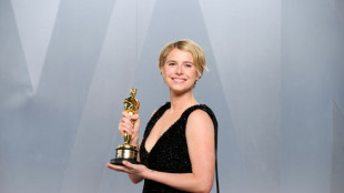 Aux Oscars, le sacre de l'Irlandaise Jessie Buckley, intense et magn&eacute;tique