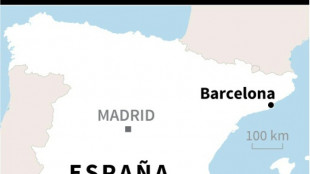 Al menos dos heridos graves al volcar un autobús cerca de Barcelona