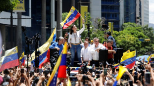 La oposici&oacute;n protesta y Maduro celebra a un mes de pol&eacute;mica elecci&oacute;n en Venezuela