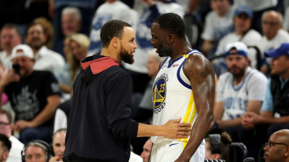 Timberwolves investigam torcedor por coment&aacute;rios racistas contra Draymond Green