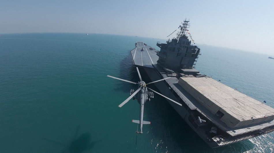 Teheran, colpita con due missili nave da guerra Usa vicino a Hormuz