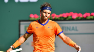 Nadal estará de baja "de 4 a 6 semanas" por una fisura en una costilla