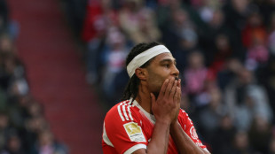 "L&auml;ngere Pause": Auch der Bundestrainer bangt um Gnabry