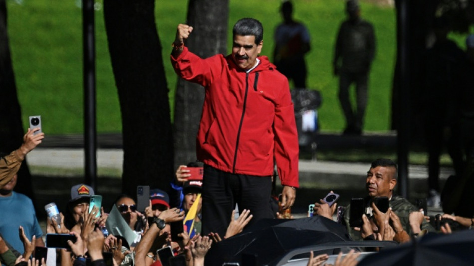 Trump "envisage" des frappes au Venezuela, Maduro refuse "les coups d'Etat de la CIA"