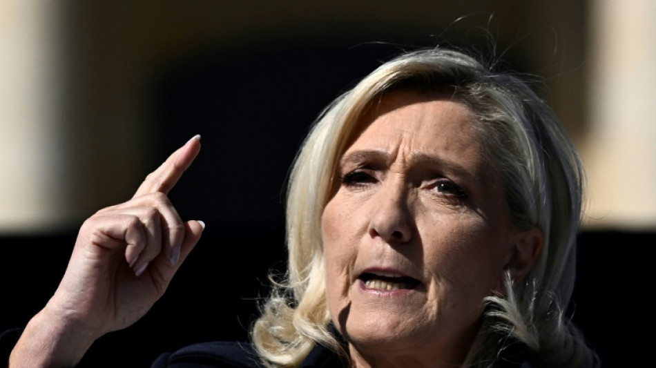 La ultraderechista Le Pen y otras 11 personas recurren sus condenas en Francia 