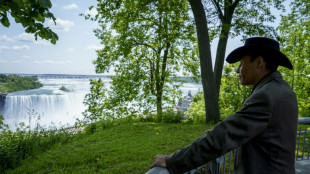 Apr&egrave;s une &eacute;vacuation en catastrophe, l'attente des r&eacute;fugi&eacute;s canadiens des feux