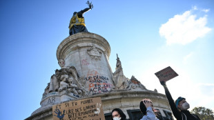 La France en qu&ecirc;te d'explications face au chaos, nouvelles tensions &agrave; Paris