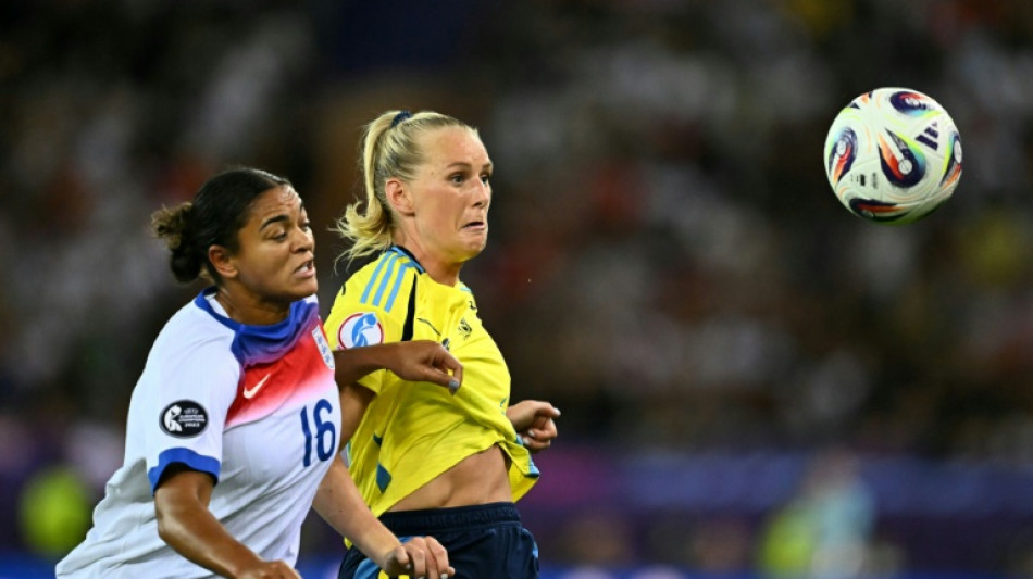 Inglaterra denuncia ataques racistas contra zagueira Jess Carter