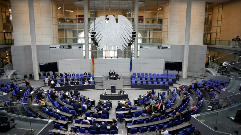 Bundestag debattiert erstmals &uuml;ber Stiftungsgesetz - Scharfe Kritik von der AfD