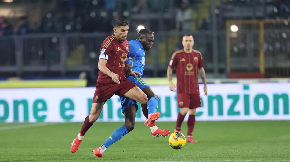 Calcio: Roma: Pellegrini torna in gruppo ma resta sul mercato