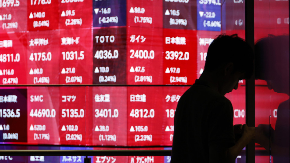 Borsa: Asia ranghi ridotti, effetto voto su Tokyo (+4,75%)