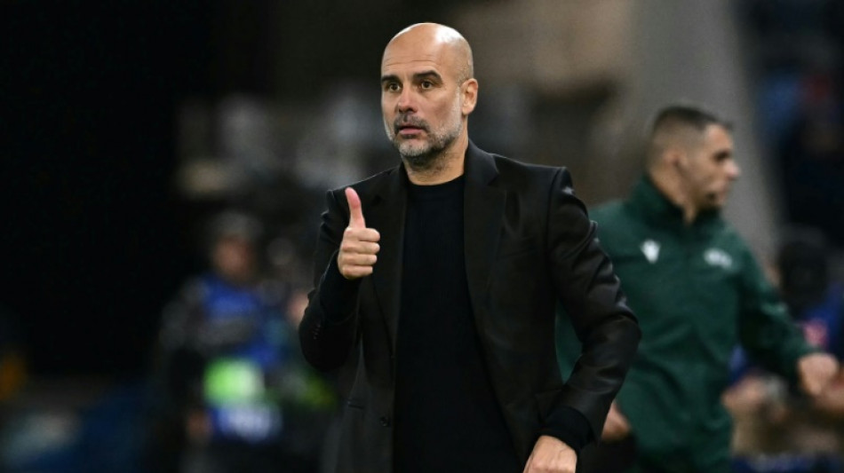 Pep Guardiola renova com o Manchester City at&eacute; 2027