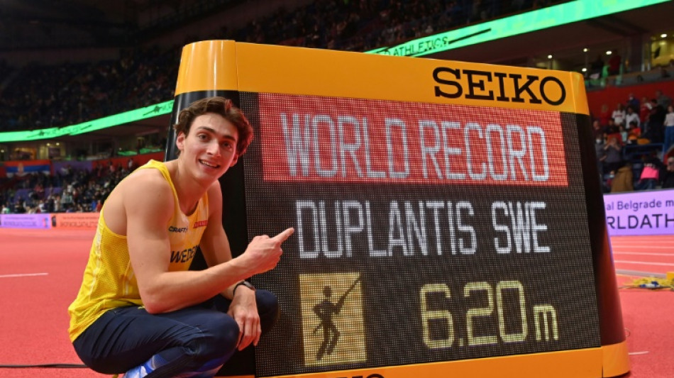 Athl&eacute;tisme: Armand Duplantis am&eacute;liore son record du monde du saut &agrave; la perche (6,20 m) et s'offre le titre mondial en salle 