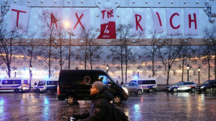 Attac vise Bernard Arnault dans une spectaculaire action contre le futur hôtel Vuitton