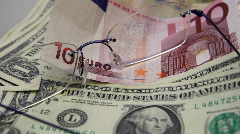 L'euro &egrave; stabile in avvio a 1,0429 dollari