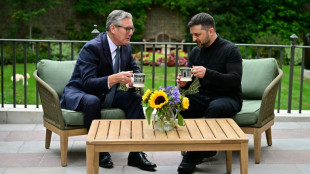 Primer ministro brit&aacute;nico recibe a Zelenski en Londres la v&iacute;spera de la cumbre Trump-Putin