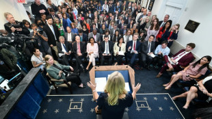 A ofensiva de Trump contra a imprensa tradicional em seus primeiros 100 dias no poder