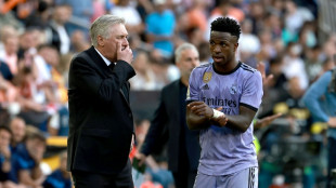 Ancelotti diz que Vin&iacute;cius Jr, com dores no joelho, n&atilde;o vai jogar contra o Sevilla