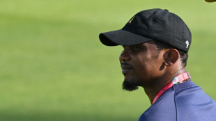 Samuel Eto'o discute com novo t&eacute;cnico da sele&ccedil;&atilde;o de Camar&otilde;es, Marc Brys