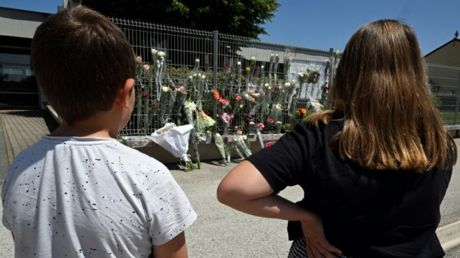 Nogent: reprise des cours et minute de silence apr&egrave;s le meurtre d'une surveillante