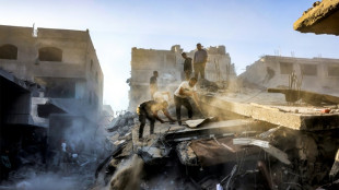 Palestinos aguardam desesperados ajuda humanit&aacute;ria prometida a Gaza