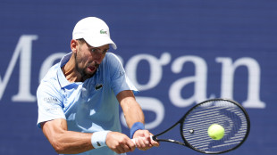Us Open: statunitense Svajda ko, Djokovic accede al terzo turno