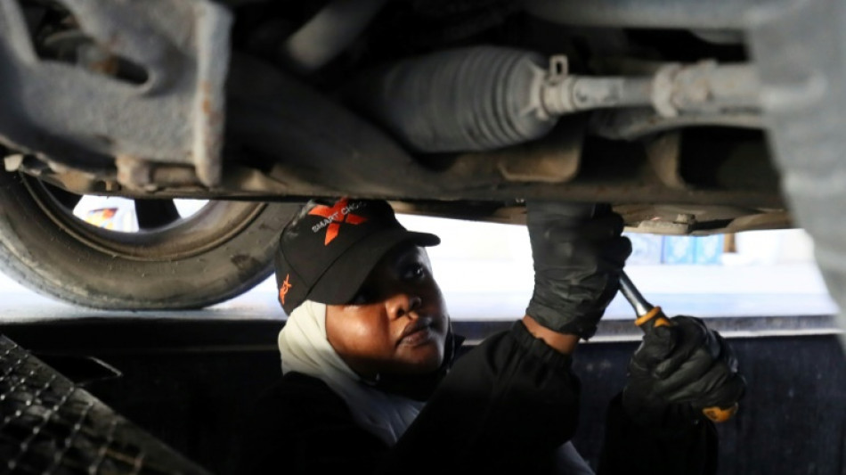 Refugiada sudanesa rompe tabus e trabalha como mec&acirc;nica na L&iacute;bia