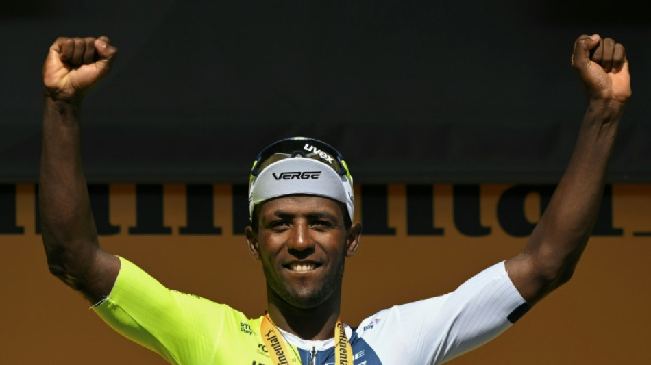 El eritreo Girmay gana al esprint la 12&ordf; etapa del Tour, en que Roglic vuelve a caer