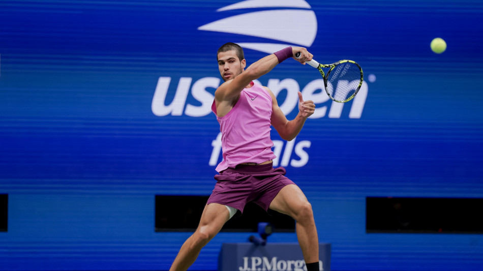Tennis: nuovo look per Alcaraz, da rasato a biondo platino