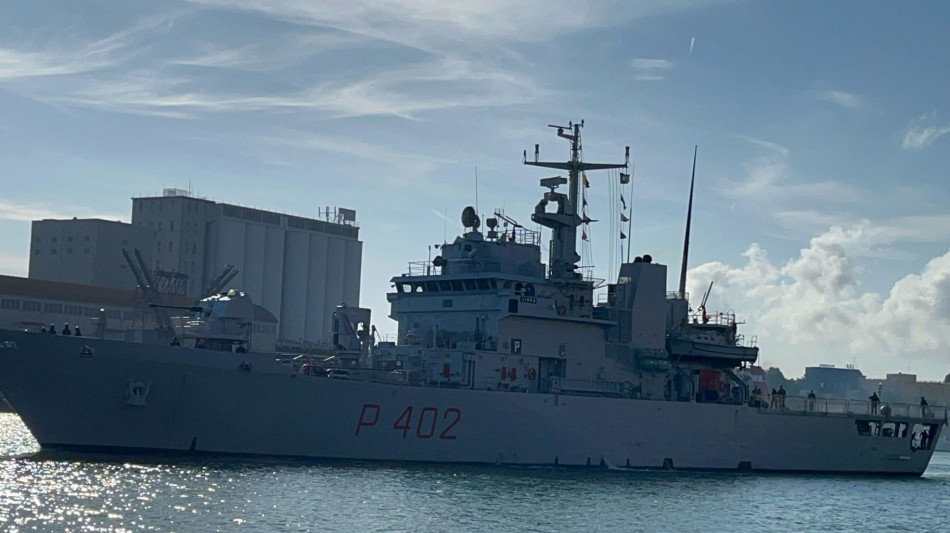 Partita da Brindisi nave migranti per Gjader in Albania