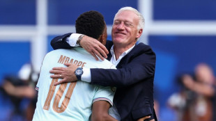 'Dever&iacute;amos ter te dado um final melhor', diz Mbapp&eacute; a Deschamps nas redes sociais