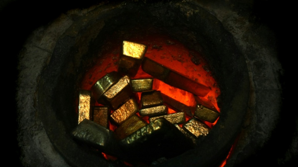 El oro alcanza un precio r&eacute;cord y el d&oacute;lar cae ante los temores por los aranceles de EEUU