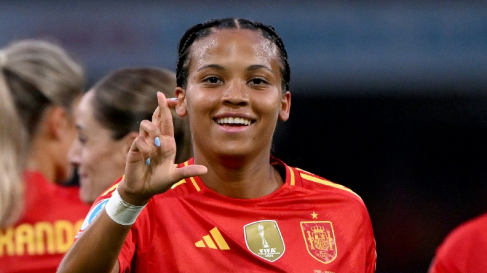 Salma Paralluelo-Vicky López, las "hermanitas" ponen la alegría en la Roja