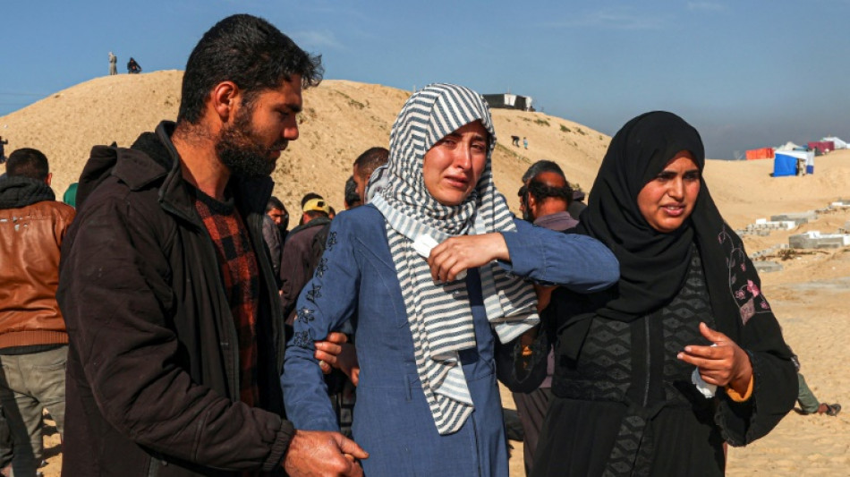 Combates continuam em Gaza, amea&ccedil;ada pela fome