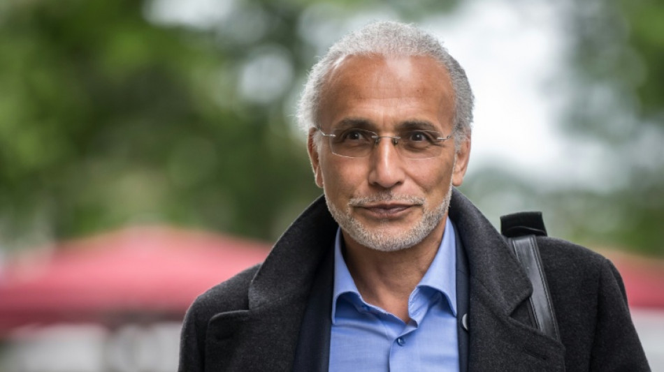 Le proc&egrave;s de l'islamologue Tariq Ramadan pour des viols sur trois femmes s'est ouvert &agrave; Paris en son absence