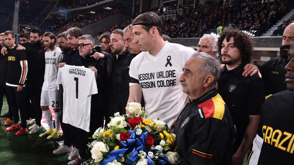 Protesta Lecce, in campo con 'casacca bianca senza loghi'