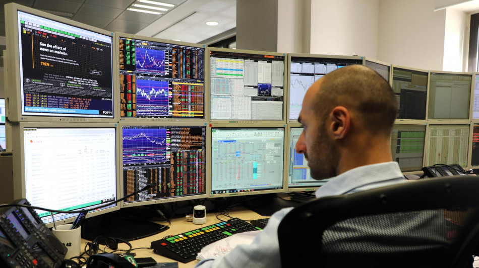 Lo spread tra Btp e Bund apre in calo a 122 punti