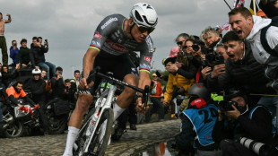 Nach Roubaix-Flaschenwurf: UCI k&uuml;ndigt rechtliche Schritte an