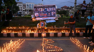 Nepal faz vig&iacute;lia em homenagem a alpinistas mortos em avalanche no Paquist&atilde;o