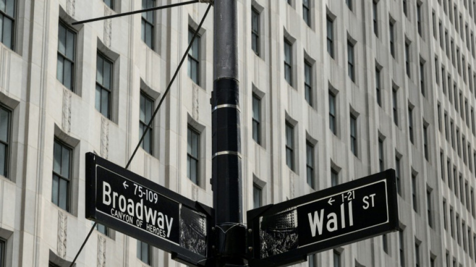 Wall Street cl&ocirc;ture en ordre dispers&eacute; en attendant l'inflation