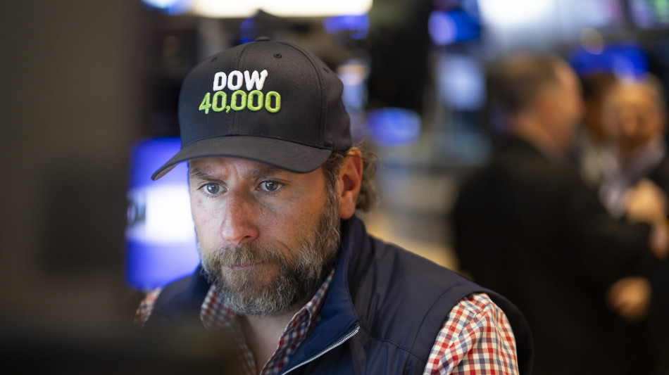 L'euro sale con l'attivit&agrave; economica Ue ai massimi di un anno