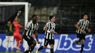 Botafogo vence Carabobo (2-0) em casa pela Libertadores com 2 gols no fim